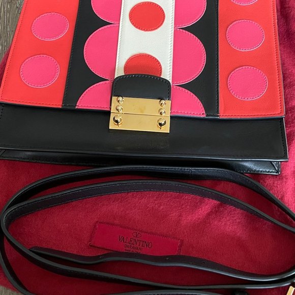 Valentino Garavani Close Up Flap Bag - Picture 5 of 12